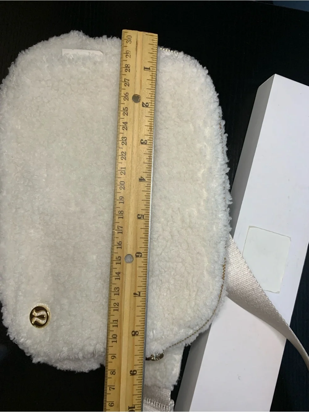 Lululemon Everywhere Belt Bag in Ivory Fleece